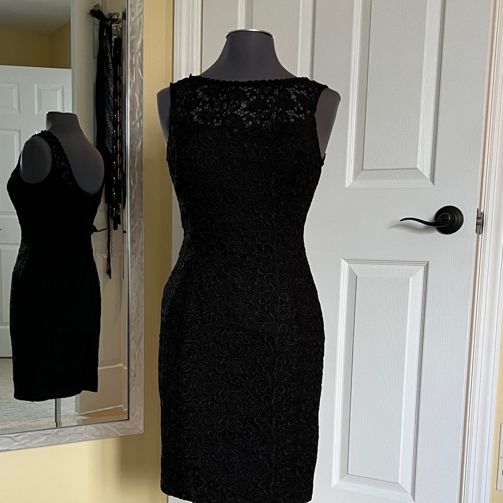 Chic Black Lace Midi Dress